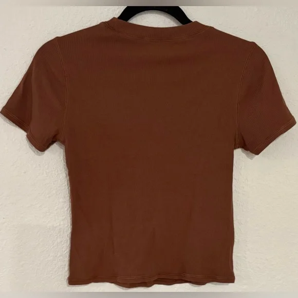 Vuori Brown Short Sleeve Tee - Picture 5 of 7